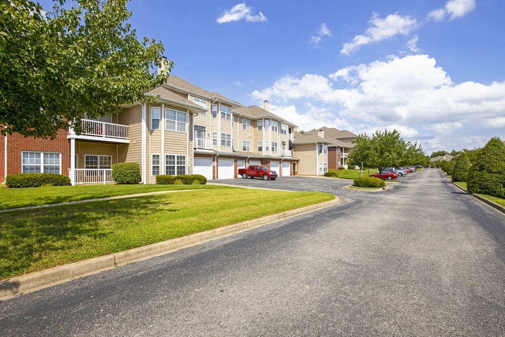 The Legends Apartments in Louisville, KY - Building Photo