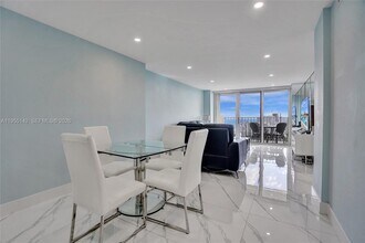 111 Briny Ave in Pompano Beach, FL - Foto de edificio - Building Photo