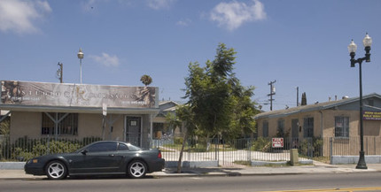 155-159 W San Ysidro Blvd in San Ysidro, CA - Building Photo - Building Photo