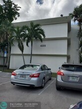 4205 N University Dr in Sunrise, FL - Building Photo - Building Photo