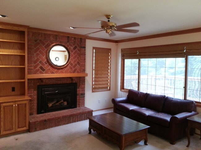 17109 SE 47th Pl in Bellevue, WA - Building Photo - Building Photo