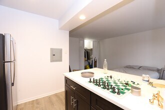 520 Aldine, Unit 305 in Chicago, IL - Foto de edificio - Building Photo