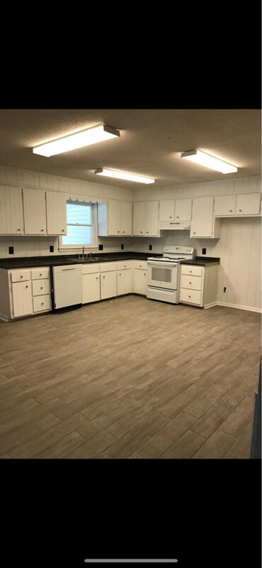 182 Parker Rd in Manchester, TN - Building Photo - Building Photo