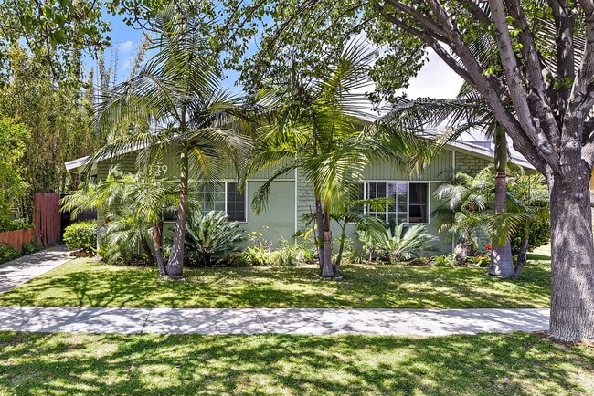 329 Orizaba Ave in Long Beach, CA - Building Photo - Building Photo