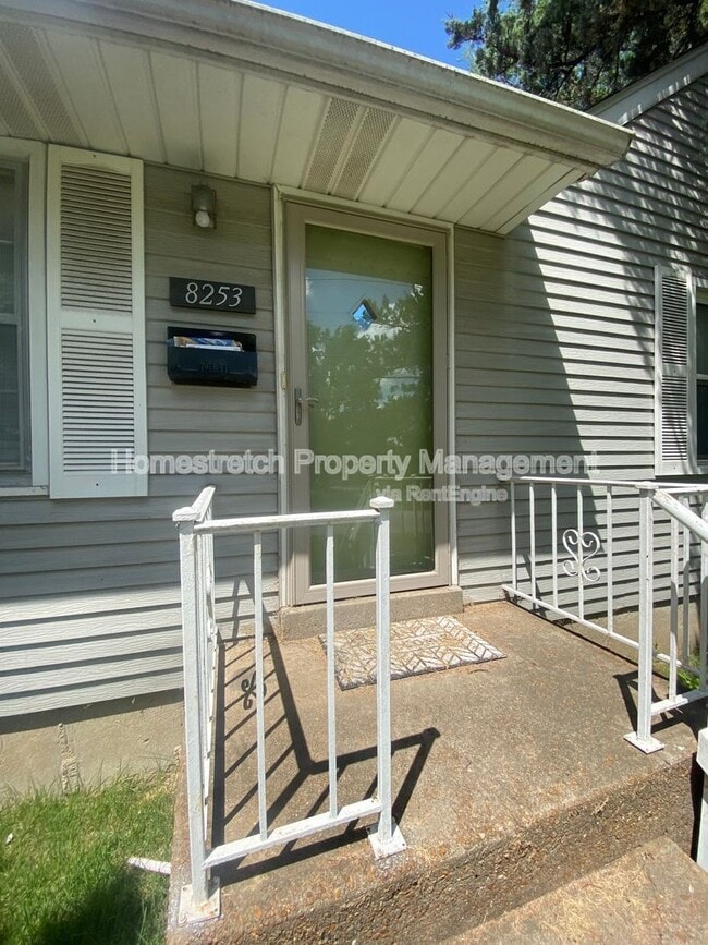 8253 Frost Ave in Berkeley, MO - Building Photo - Building Photo