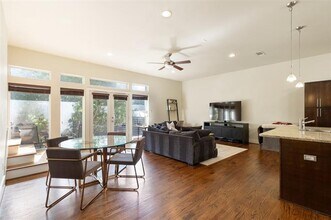 5711 Ross Ave in Dallas, TX - Building Photo - Building Photo