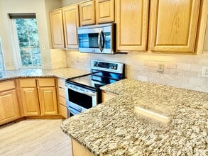 8432 N Pine Meadows Ln in Nine Mile Falls, WA - Building Photo - Building Photo