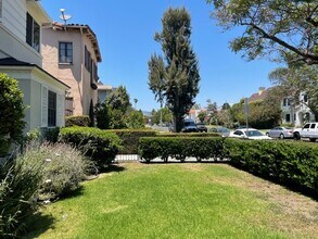 217 S Fuller Ave, Unit 3 in Los Angeles, CA - Building Photo - Building Photo