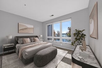 Waters Edge Apartments of Harbortown in Detroit, MI - Foto de edificio - Building Photo