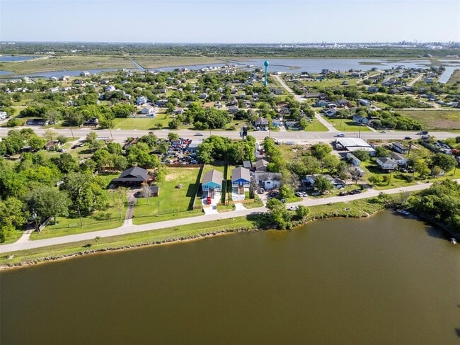 property at 4620 N Railroad Ave