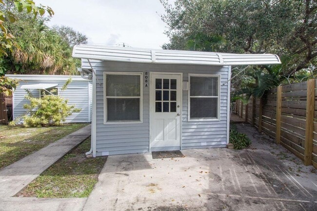 property at 808 N Palmway