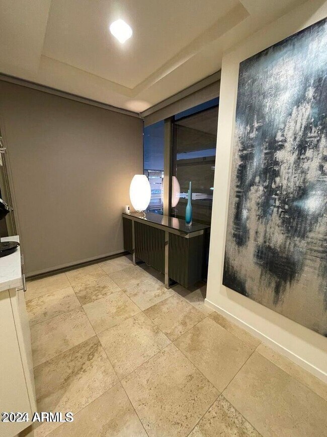 7127 E Rancho Vista Dr in Scottsdale, AZ - Building Photo - Building Photo