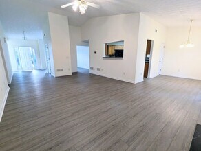 3770 Crescent Walk Ln NE in Suwanee, GA - Foto de edificio - Building Photo