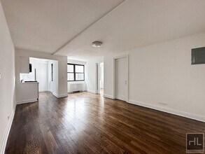 E 16 ST in New York, NY - Building Photo - Building Photo