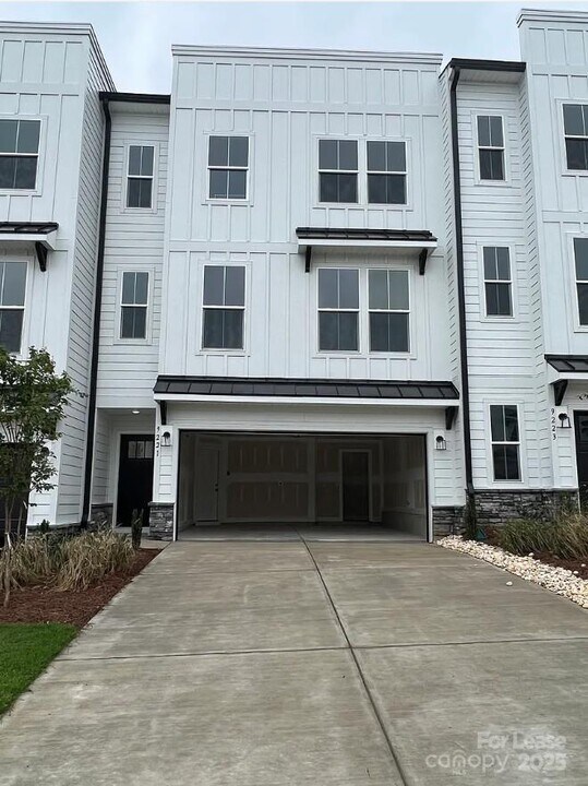 9221 Walnut Hl Rd NW in Concord, NC - Building Photo