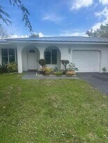 8243 NW 39th St in Coral Springs, FL - Building Photo