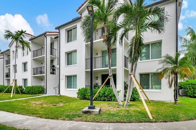703 Villa Cir