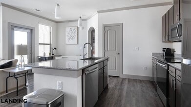 12500 Shadowglen Trce, Unit 4203 in Manor, TX - Foto de edificio - Building Photo