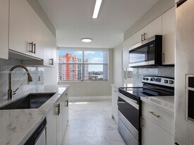 1200 NE Miami Gardens Dr in Miami, FL - Building Photo