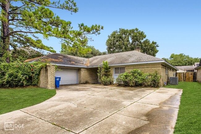 15710 Sandy Hill Dr in Houston, TX - Building Photo - Building Photo