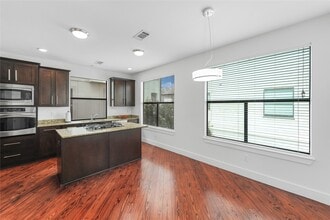 2310 Webster St in Houston, TX - Building Photo - Building Photo