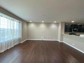 11 Bethel Ln in Schaumburg, IL - Building Photo - Building Photo