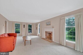 43 W Shore Dr in Pennington, NJ - Building Photo - Building Photo