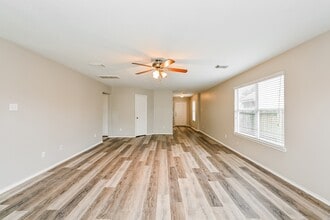 4435 Sprangletop Ave in Baytown, TX - Building Photo - Building Photo