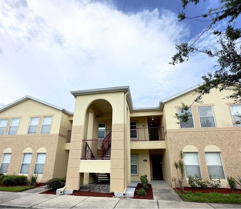 2800 Club Cortile Cir in Kissimmee, FL - Foto de edificio