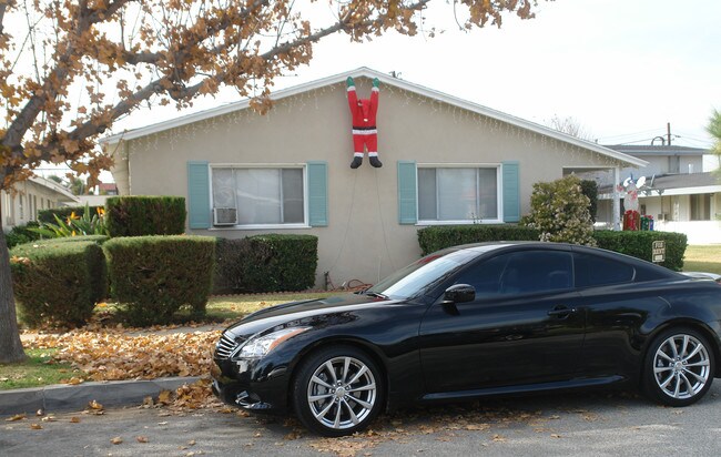 645 S Eremland Dr in Covina, CA - Foto de edificio - Building Photo