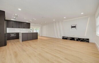 1723 Cypress Ave in Belleair, FL - Foto de edificio - Building Photo