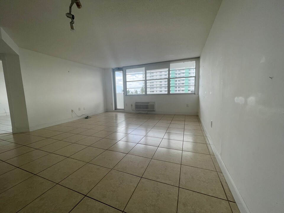 5313 Collins Ave, Unit 510 Photo