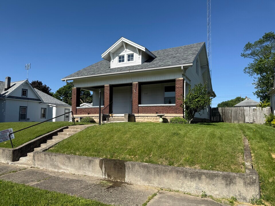 2107 Iowa Ave in Connersville, IN - Building Photo
