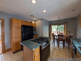 80 North St in Medford, MA - Building Photo