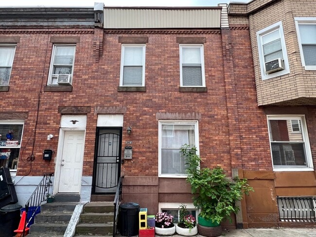 property at 638 E Cornwall St