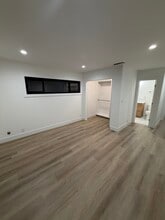 8057 Nardian Way in Los Angeles, CA - Building Photo - Building Photo