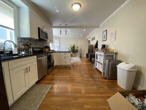 22 Rice St, Unit #2 in Cambridge, MA - Building Photo - Building Photo