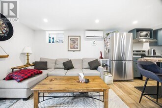 826 Carlaw Ave in Toronto, ON - Building Photo - Building Photo