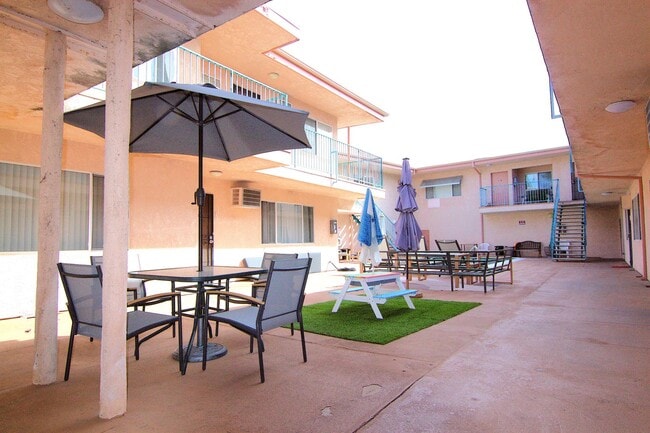 6520 Shirley Ave in Los Angeles, CA - Building Photo - Building Photo