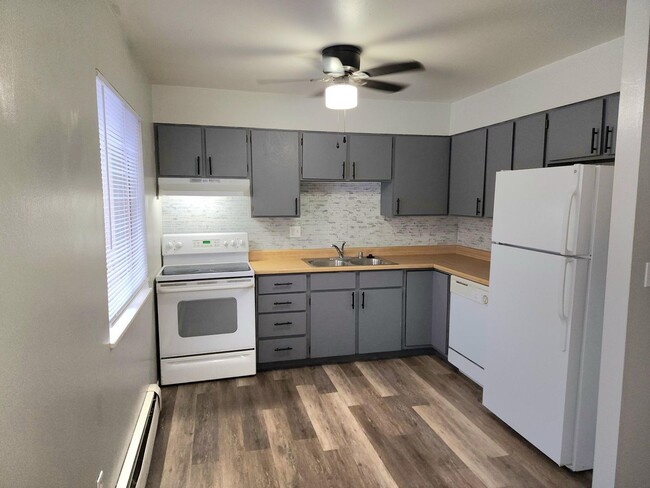 3945 Stonedike Dr in Colorado Springs, CO - Building Photo - Building Photo