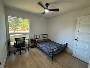 10206 Oak Hollow Cir in Austin, TX - Foto de edificio - Building Photo