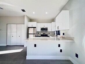 1005 SW 25th Ave in Fort Lauderdale, FL - Building Photo - Building Photo