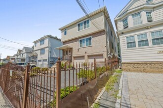 939 Grove St in Elizabeth, NJ - Building Photo - Building Photo