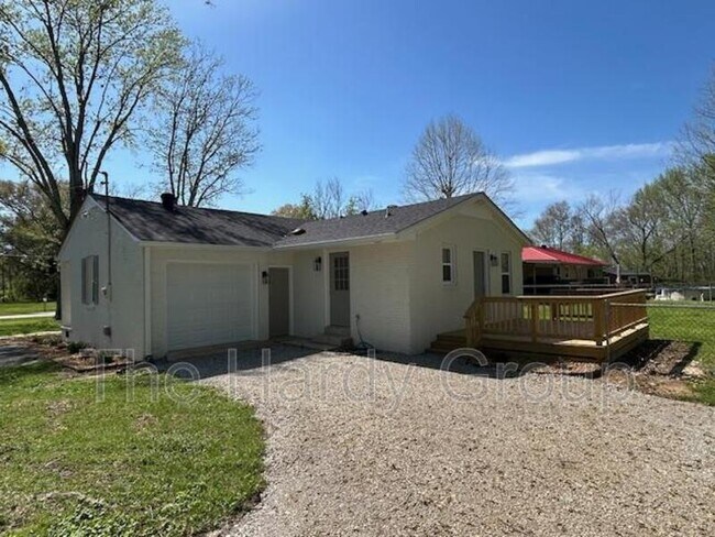 1023 Old Estill Springs Rd in Tullahoma, TN - Building Photo - Building Photo