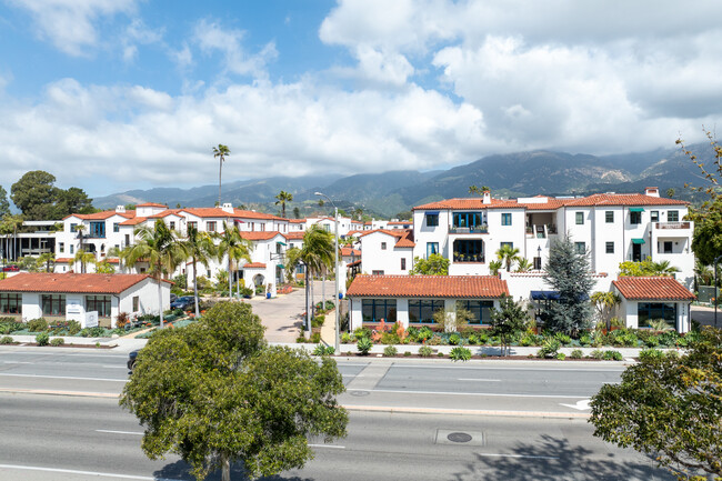 3714 State St in Santa Barbara, CA - Foto de edificio - Building Photo