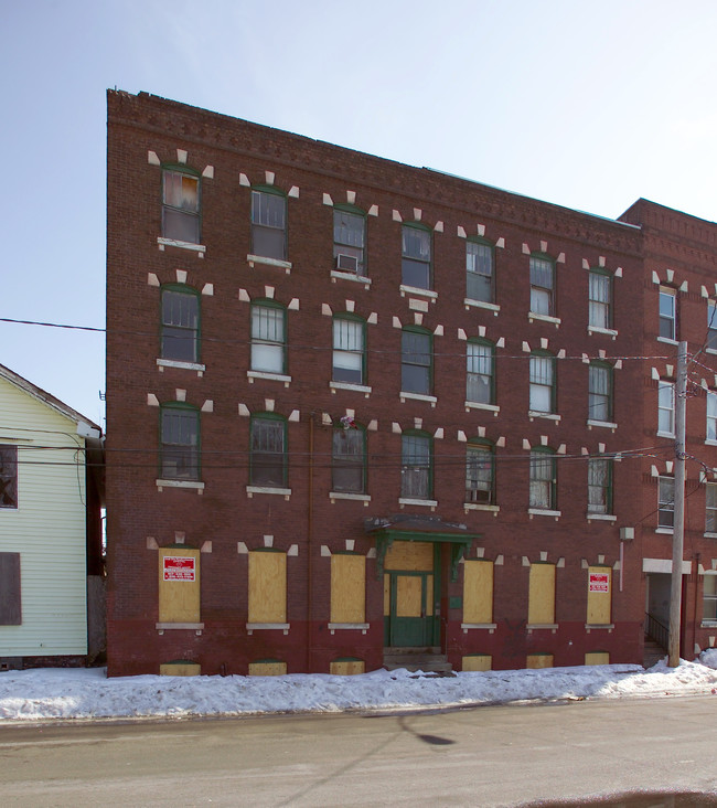 632 S East St in Holyoke, MA - Foto de edificio - Building Photo