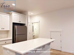 2442 Brackenfern Blvd in Eugene, OR - Building Photo - Building Photo