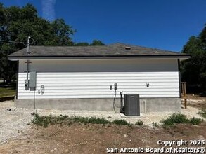 473 Oaklane St in Canyon Lake, TX - Building Photo - Building Photo