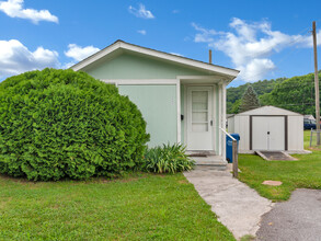 61 Camp St in Waynesville, NC - Building Photo - Building Photo