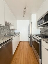 1222 N Olive Dr, Unit 102 in West Hollywood, CA - Building Photo - Building Photo